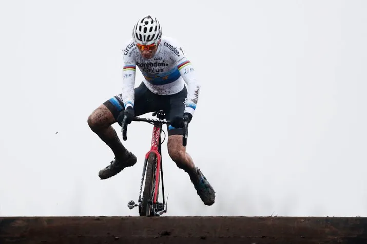 van der poel sluit seizoen af met 32 zeges