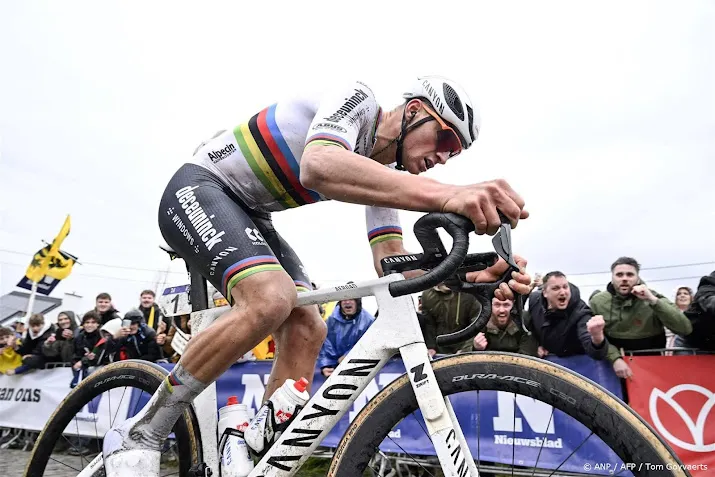 van der poel soleert naar derde zege in ronde van vlaanderen