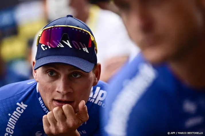 van der poel teruggezet in uitslag na duwen girmay