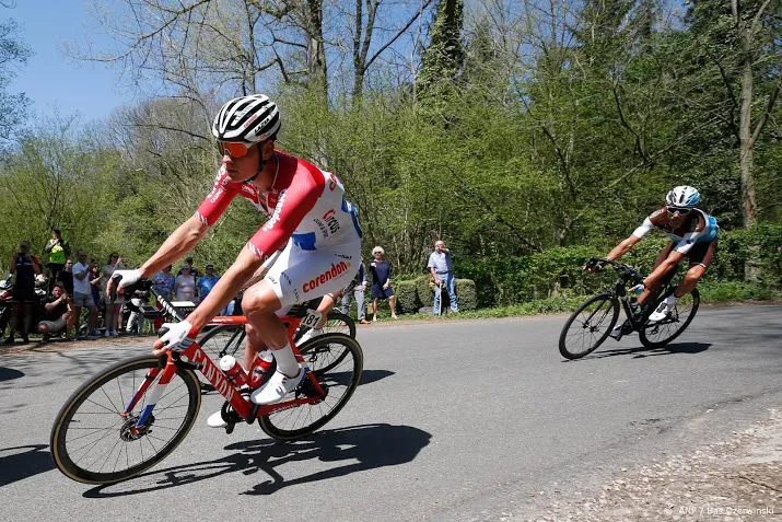 van der poel wint draai van de kaai