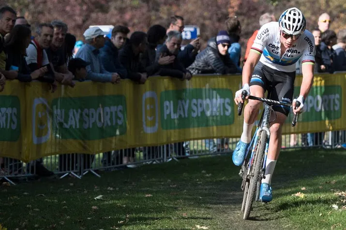 van der poel wint eerste ambiancecross
