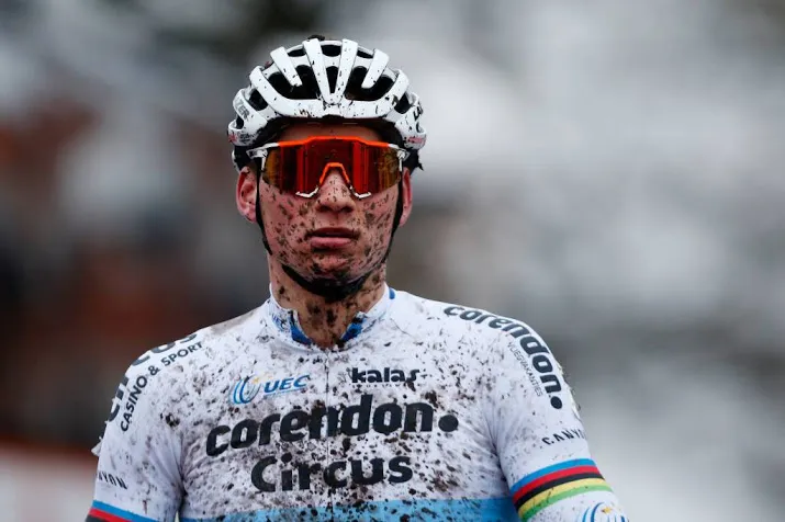 van der poel wint met overmacht wereldbeker
