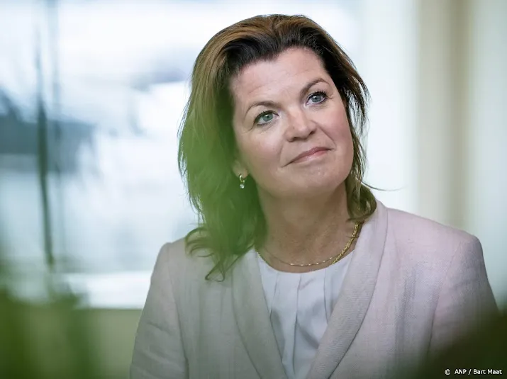 van der wal wil overleg met justitie over intimidatie van boeren