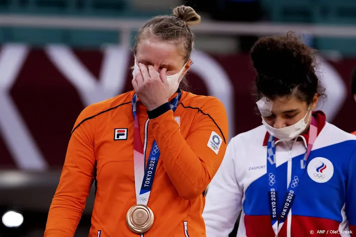 van dijke laadde zich op voor haar broer voor slechts brons