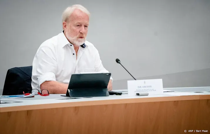 van dissel bescherming door vaccins daalt heel licht