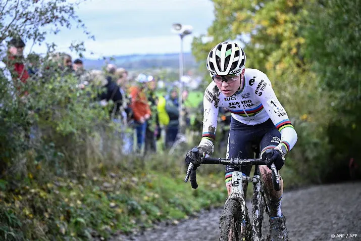 van empel valt vecht terug en pakt twaalfde crosszege