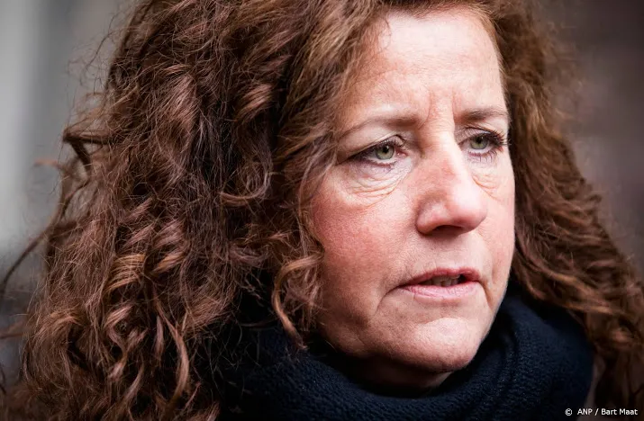 van engelshoven onthult gedenksteen huizinga