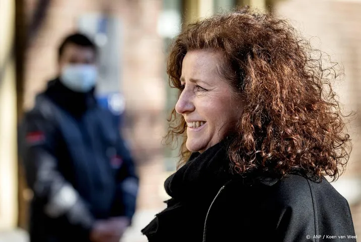 van engelshoven opent nederlandse paviljoen biennale in venetie