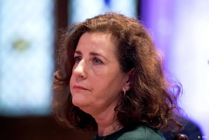 van engelshoven ziet nog geen ruimte voor versoepelingen cultuur