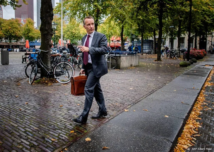 van haga legt zich neer bij royement vvd