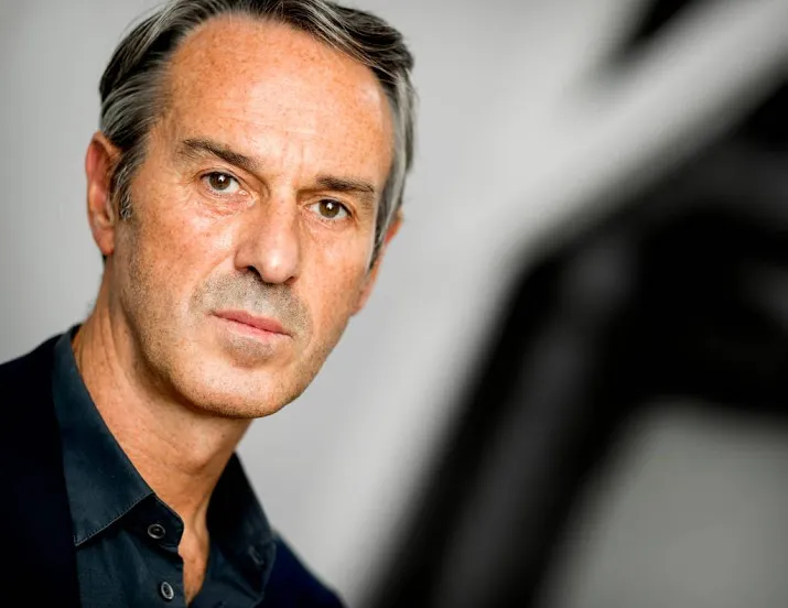 van hove nog altijd getrouwd met het theater