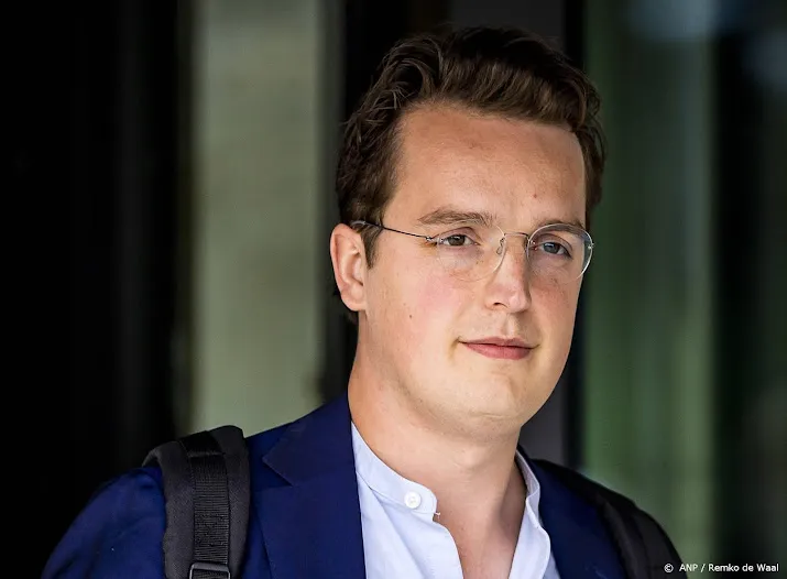 van lienden ontslagen als bestuurder van mondkapjesstichting