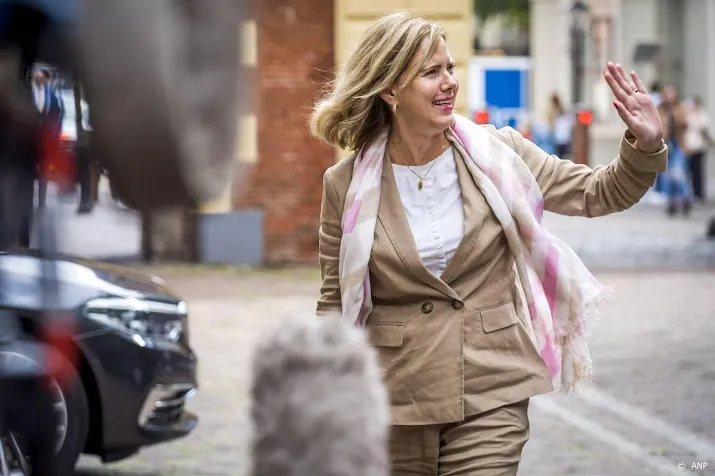 van nieuwenhuizen stapt op als minister van infrastructuur
