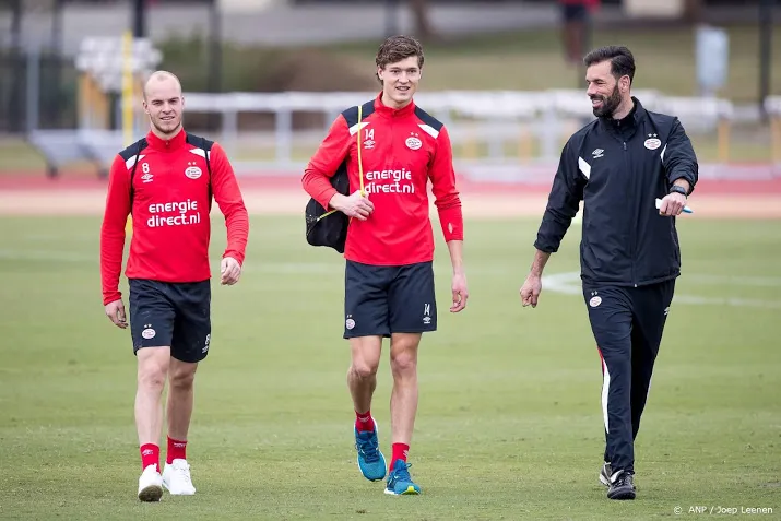 van nistelrooij langer jeugdtrainer bij psv