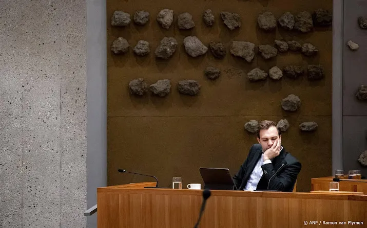 van ooijen arts en niet overheid moet waarschuwen tegen mazelen
