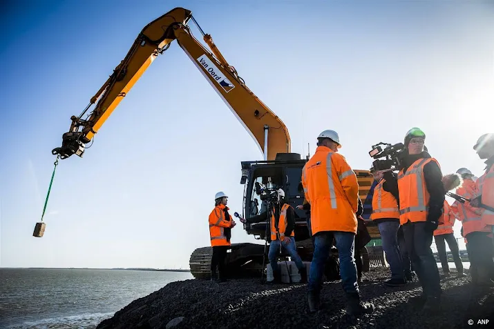 van oord voltooit bekabeling windpark hollandse kust noord