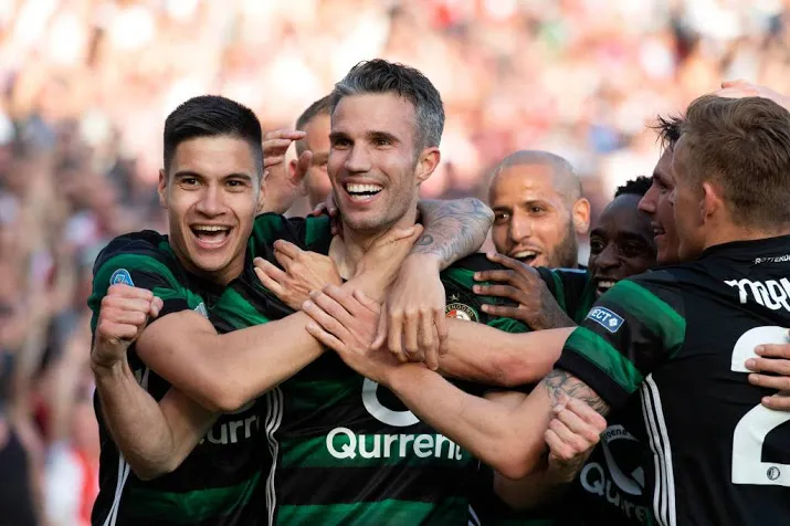 van persie bij feyenoord nog niet met pensioen