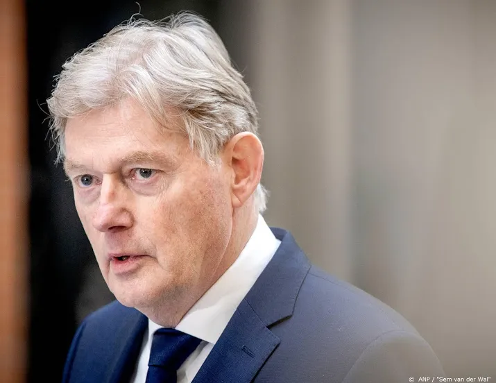 van rijn wil alles op alles zetten voor bescherming zorgpersoneel