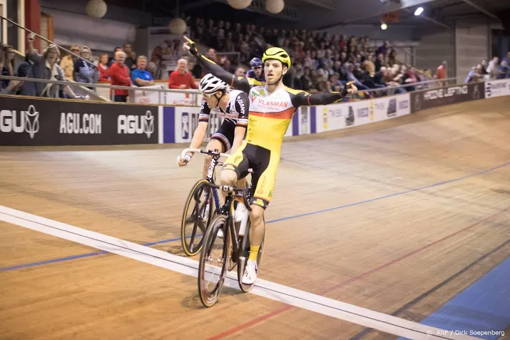 van schip en havik pakken zilver op madison