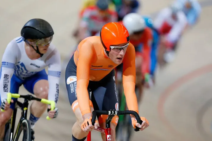 van schip wint openingsnummer omnium