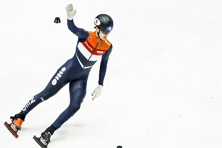 van t wout bij wk op 1000 meter wel zonder problemen verder