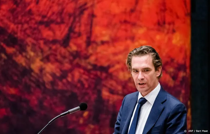 van t wout economische krimp hakt er stevig in