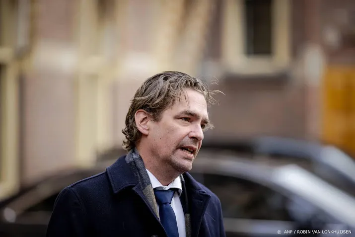 van t wout nog somber over heropenen kapperszaken