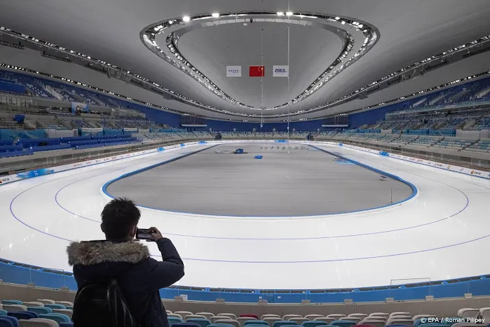 van velde onder de indruk in china thialf past hier twee keer in