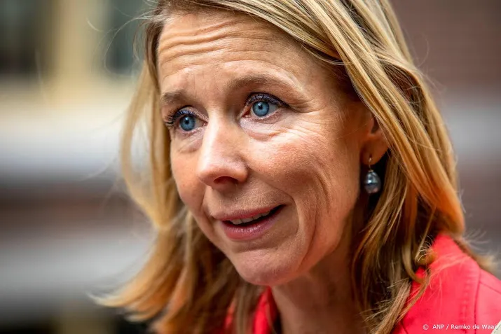 van veldhoven dringt aan op eu aanpak plastic