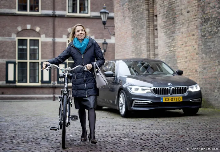 van veldhoven tekent voor schone bevoorrading steden