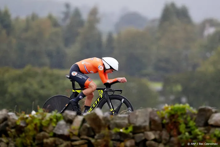 van vleuten grijpt wereldtitel na lange solo