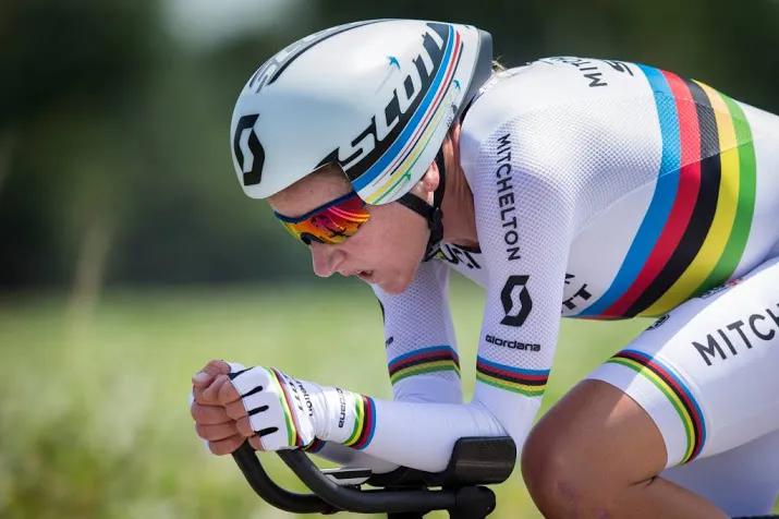 van vleuten in tijdrit met overmacht naar roze