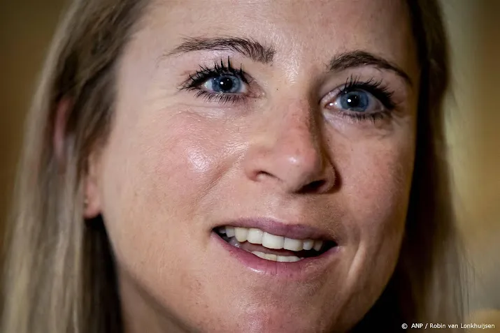van vleuten neemt in dienst van ploeg afscheid van wk