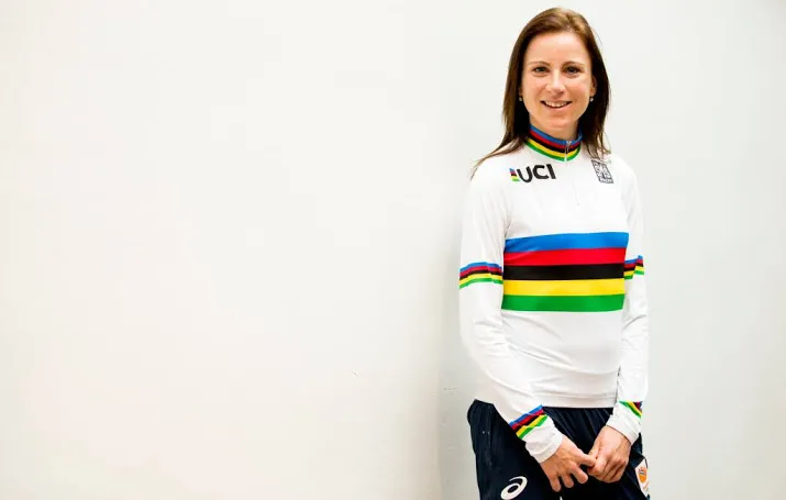 van vleuten oppermachtig in giro rosa