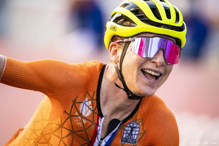 van vleuten snelt naar olympisch goud van der breggen pakt brons