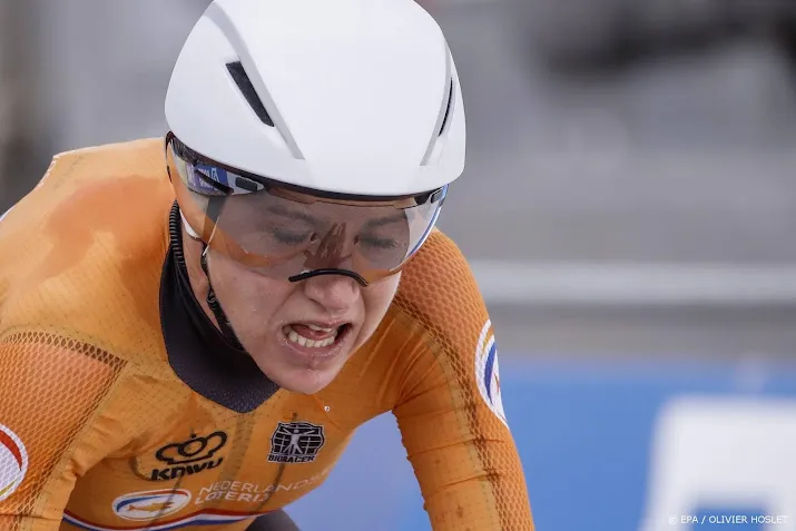 van vleuten soleert naar winst in bergrit wielerweek van valencia