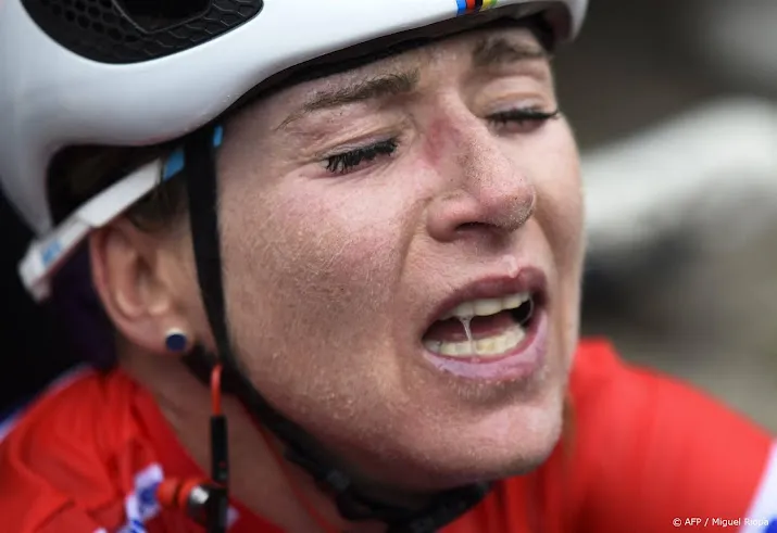 van vleuten steviger in het roze na aanval in giro donne