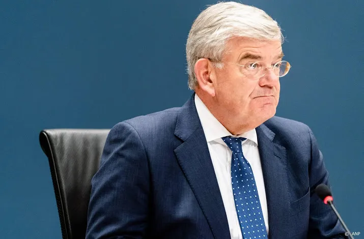 van zanen gefeliciteerd maar het proces was ondemocratisch