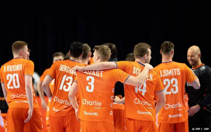 van zundert met handballers mee naar ek