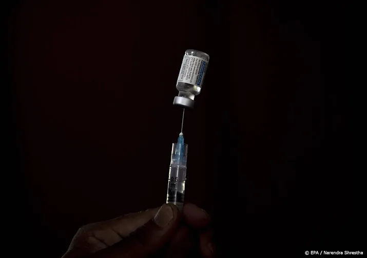 vanaf zaterdag vier weken wachten op vinkje na janssen prik