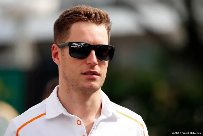 vandoorne in de simulator voor mercedes
