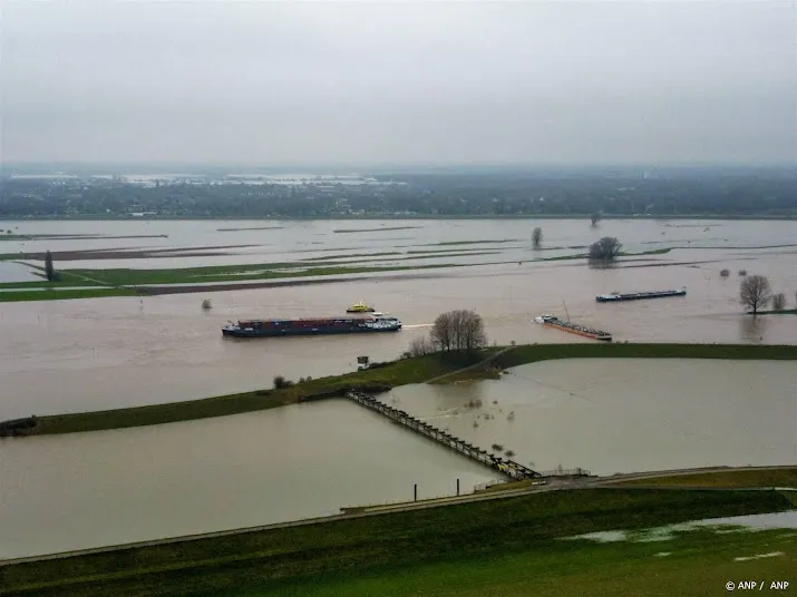 vastliggend schip ijssel weer los vaarweg nog niet vrijgegeven
