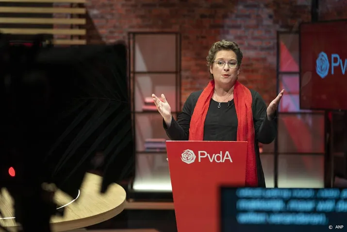 vedelaar stopt na de zomer als voorzitter pvda