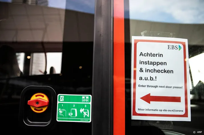 veel meer zwartrijders in de bus door achterin instappen