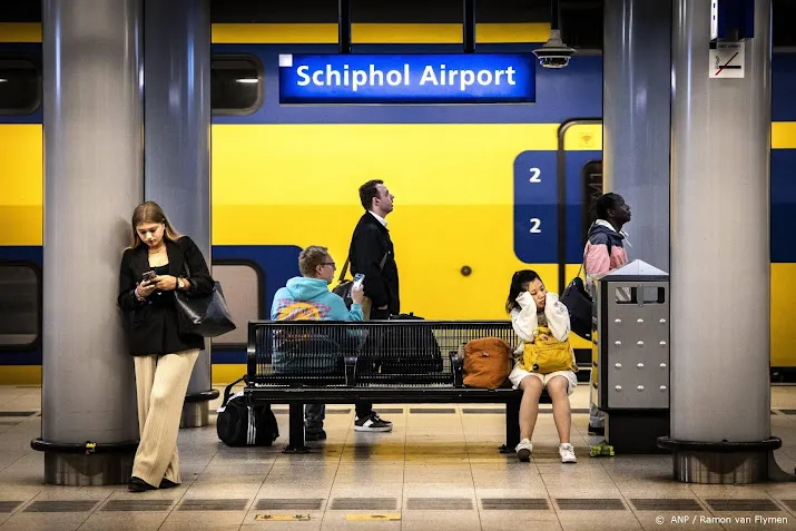 veel minder treinen rond schiphol door breuk bovenleiding