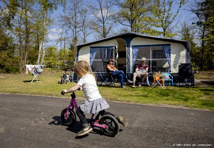 veel nederlanders op vakantie in eigen land geld speelt rol