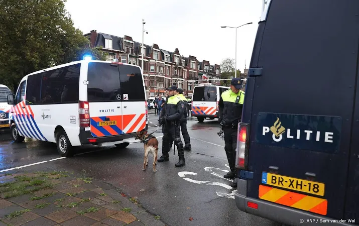 veel politie rond binnenhof wel rustig
