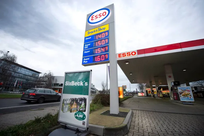 veel pompen texaco en firezone worden esso