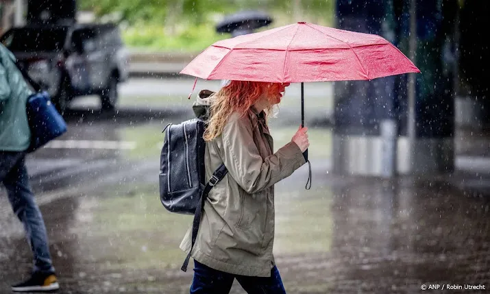 veel regen verwacht dinsdag wateroverlast mogelijk in zuidoosten