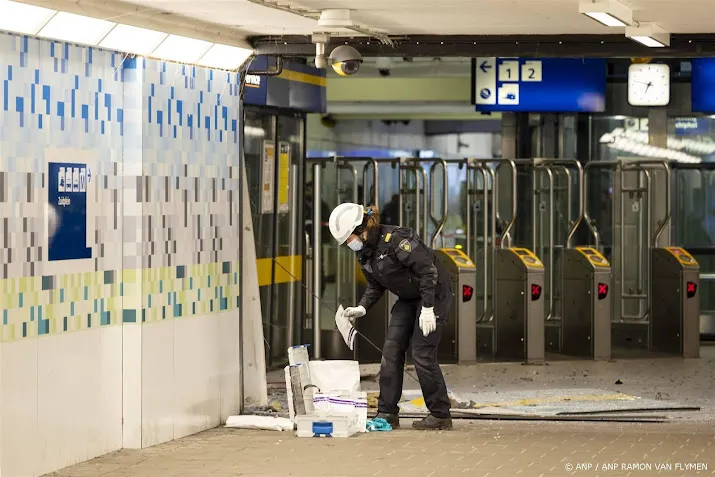 veel schade door plofkraak amsterdam zuid treinverkeer verstoord